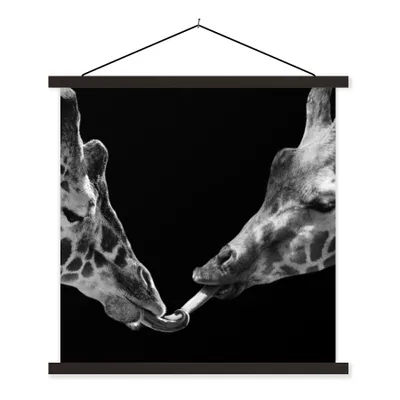 Produktbild von MuchoWow® Textilposter Tiere - Schwarz - Giraffe - Weiß - Porträt 60x60 cm mit schwarzem Rahmen - Posteraufhänger