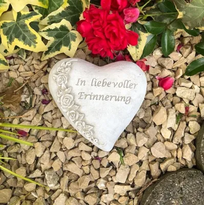 Produktbild von Grabherz asymetrisch Spruch Grabschmuck Grab Herz - In liebevoller Erinnerung - ca.450g