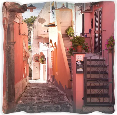 Produktbild von Wallario Premium Kissen, weiche Oberfläche, mit Motiv Südländische Gasse- Italien bei Sonnenschein, Größe: 40 x 40 cm, mit weißer Rückseite