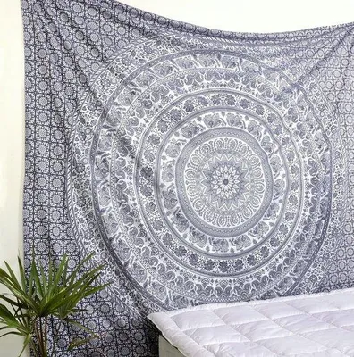Produktbild von Famanu Wandteppich Hippie Mandala Metallic Glanz - Grau und Silber