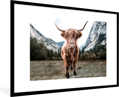Produktbild von MuchoWow® Gerahmtes Poster Schottischer Highlander - Berg - Tiere 90x60 cm - Poster mit Schwarzem Bilderrahmen Wandposter Rahmen Foto Bilder - Wanddekoration - Fotos