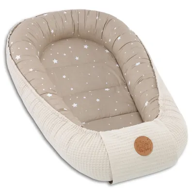 Produktbild von Babynest Neugeborene Nestchen Baby - 90x50 cm Kokon Handmade zweiseitig aus Waffel Piqué Baumwolle Schlummer Beige mit Weiß Sternen