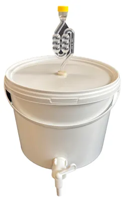 Produktbild von SILPLAST Kompletter Gärbehälter Set 10L Gäreimer mit Gärröhrchen, Dichtgummi und Ablaufhahn Weiß