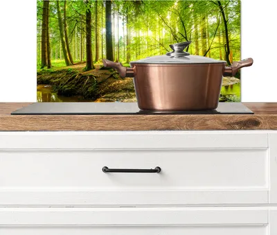 Obrázok produktu pre KitchenYeah® Kuchynský splashback - kuchynský splashback - ochrana steny sporáka a drezu - les - krajina - voda - stromy - slnko - zelená - príroda 70x30 - hliníkový dibond (alternatíva k sklenenému splashbacku)