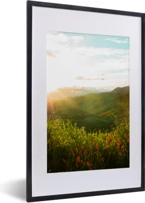 Produktbild von MuchoWow® Gerahmtes Poster Hügel - Sonnenuntergang - Gras - Grün 40x60 cm - Poster mit Schwarzem Bilderrahmen Wandposter Rahmen Foto Bilder - Poster in Rahmen