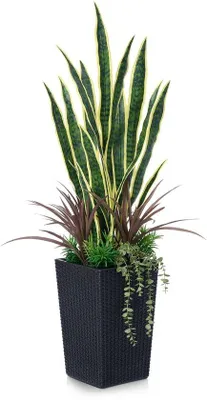 Zdjęcie produktu dla Sztuczna sansewieria 120 cm – roślina z tworzywa sztucznego w czarnej doniczce – odporna na promieniowanie UV roślina dekoracyjna do salonu, na balkon lub do biura