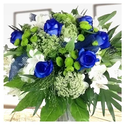 Produktbild von Großer blau-weißer Blumenstrauß mit Rosen und Alstromerien - Blumenversand