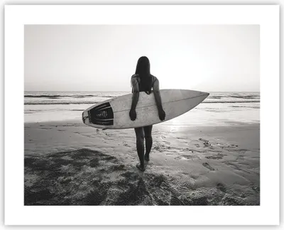 Produktbild von Poster - Poster ohne Rahmen - Frau Strand Surfen - 50x40 cm - Wand Bild - Wanddeko - Wandbilder - Kunstposter - Wandposter - Bilder - Kunstdruck - Wanddekoration - Wandbild - P2XAA50x40-5036