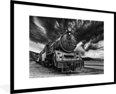 Produktbild von MuchoWow® Gerahmtes Poster Schwarz-Weiß-Foto eines Dampfzuges im asiatischen Jordanien 90x60 cm - Poster mit Schwarzem Bilderrahmen Wandposter Rahmen Foto Bilder - Wanddekoration - Fotos