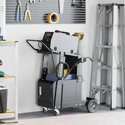 Productafbeelding van Werkswagen voor lasapparatuur, op wielen, 91x47x96 cm. Stalen werkswagen met afsluitbare kast, zijhaken en gasfleshouder, zwart