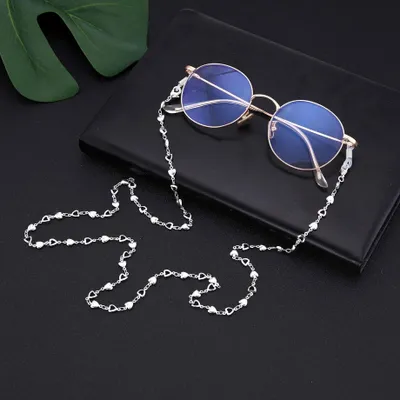 Produktbild von Lesebrillenkette für Frauen im Retro-Stil mit Herzen und Perlen, 2 Stück Silber