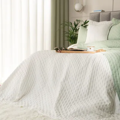 Produktbild von NULES Tagesdecke 200x220cm Ecru - Zarte Eleganz für Ihr Schlafzimmer