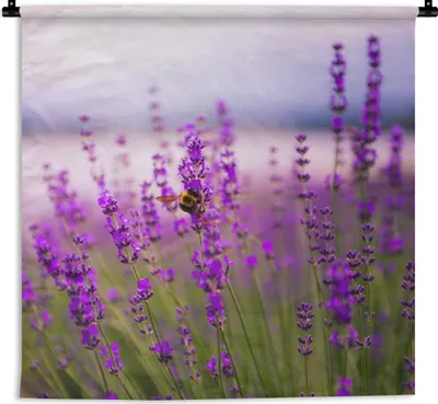 Produktbild von MuchoWow® Wandteppich Wandbehang Lavendel mit Biene 120x120 cm Tapisserie Dekoration Wandtuch - Modern - Baumwollgewebe