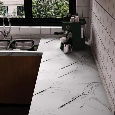 Produktbild von Selbstklebende Tapete Marmoroptik, 40 cm x 9 m, weiß und schwarz, für die Küche