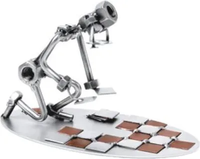 Image de Figurine en métal représentant un carreleur, fabriquée à la main en acier et en cuivre