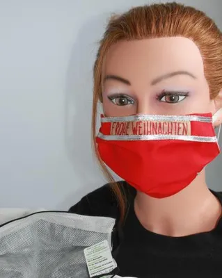 Produktbild von Textil Design Maske aus Baumwolle, mit em Innenvlies - Frohe Weihnachten - 15895