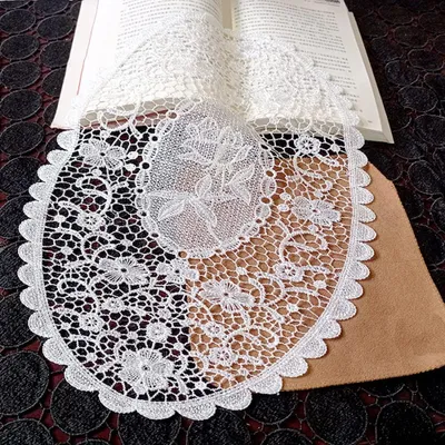 2er-Set runde Spitzen-Tischsets, weiß, 41x31 cm, gehäkelt