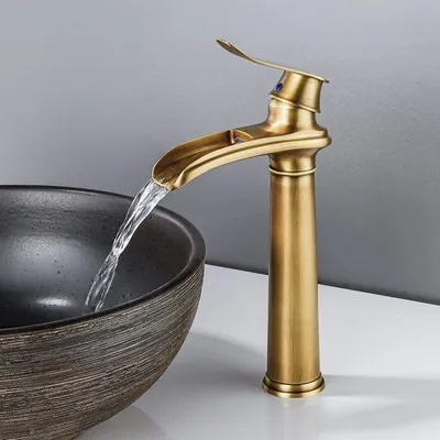 Immagine prodotto di Azomor Elegante: rubinetto alto per lavabo con bocca a cascata e valvola in Vetroceramica