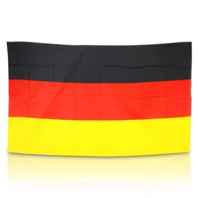 Produktbild von Deutschland Fahne 90x150 cm, strapazierfähig, mit 2 Ösen zum Hissen für die Fußball-WM