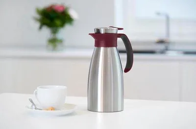 Obrázok produktu pre Termoska 1 l z nehrdzavejúcej ocele, udrží teplotu 12 hodín, červená