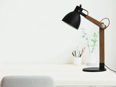 Productafbeelding van NEDES Bureaulamp van massief hout, E27 / 60W - WRE151