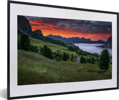 Produktbild von MuchoWow® Gerahmtes Poster Gras - Berge - Abend 60x40 cm - Poster mit Schwarzem Bilderrahmen Wandposter Rahmen Foto Bilder - Schlafzimmer - Plakat in Rahmen - Drucken