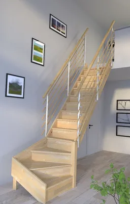 Produktbild von Holztreppe Korfu 1/4 gewendelter Ausführung rechts-Design Geländer Holzrundstäbe-beidseitig-mit Setzstufen