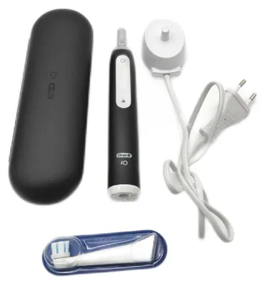 Produktbild von Oral B elektrische Zahnbürste Zahnpflege iO 3 Schwarz Wiederaufladbar Ersatzkopf