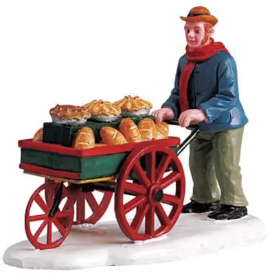 Bäcker, der Wagen voller frisch gebackener Waren schiebt. Er trägt Hut, Schal und Jacke.
