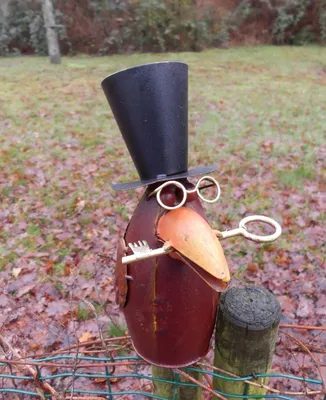 Produktbild von Zaunfigur Zaunhocker Rabe mit Zylinder, Brille, Schlüssel Gartendekoration Eisen