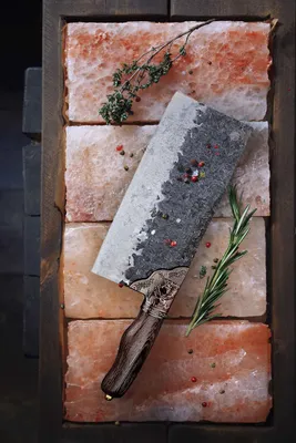Immagine prodotto di Lo speciale coltello da chef, decorato in modo elaborato. Mannaia forgiata a mano, coltello da macellaio