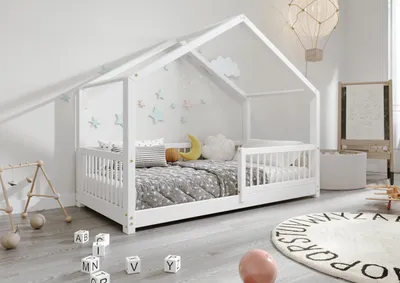 Obrázok produktu pre TIMBEE MURLO Domová posteľ Detská posteľ 100x200 cm Biela s bezpečnostnými bočnicami Lamelový rošt Prírodné drevo Borovica Drevená posteľ Výška nôh 3 cm