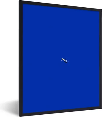 Produktbild von MuchoWow® Gerahmtes Poster Vintage - Blau - Frau 60x80 cm - Poster mit Schwarzem Bilderrahmen Wandposter Rahmen Foto Bilder - Premium - Wanddeko Wohnzimmer
