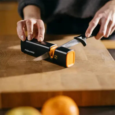 Obrázek produktu pro Fiskars Essential Nůž Filetovací 18 cm 1065567