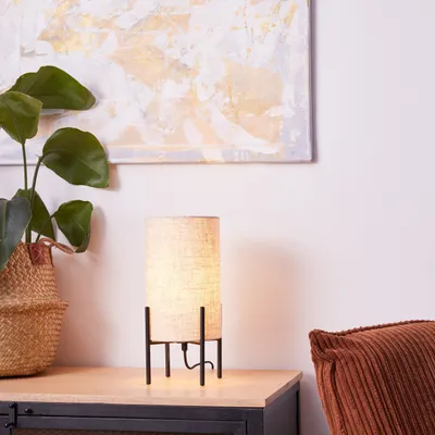 Produktbild von BRILLIANT natürliche Tischleuchte FAIRHILL | Tischlampe mit Leinenschirm | E27 Fassung max. 25W | Metall/Textil