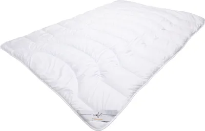 Produktbild von Traumschloss Comfort Faserbettdecke normal 200 x 200 cm seidiger Bezugsstoff