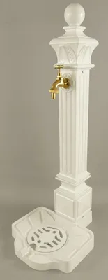 Produktbild von Casa Padrino Jugendstil Wassersäule Weiß / Gold 33 x 29 x H. 83 cm - Nostalgische Aluminium Wasserzapfsäule mit Messing Wasserhahn - Barock & Jugendstil Garten Accessoires