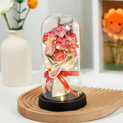 Produktbild von Minicee Ewige Rose in Glasglocke mit LED – 7 ewige Rosen – Romantische Geschenkidee für Valentinstag & Geburtstag