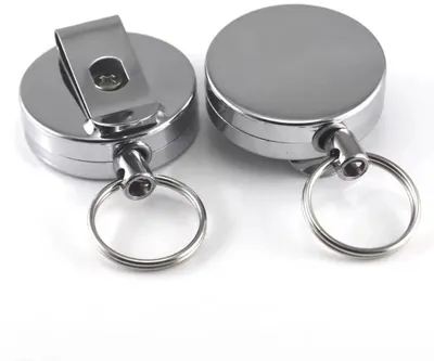 Produktbild von CHPN – Schlüsselanhänger mit ausziehbarer Kordel – Ausziehbarer Schlüsselanhänger – KordelSchlüsselanhänger – Skipass-Schlüsselanhänger – Schlüsselanhänger – Schlüsselband – Passhalter – Metall – 2 Stück