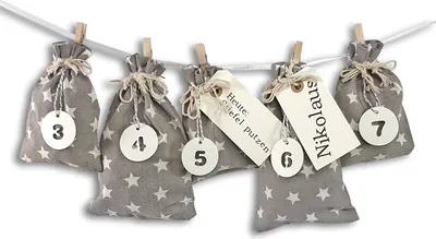Produktbild von DIY Adventskalender zum Befüllen Schneeflöckchen Baumwollbeutel grau, weiße Sterne, Ziffern weiß/Weihnachtskalender,Beutel,Sack,Säckchen,Stoffbeutel,Baumwolle,Geschenkbeutel,Bastelset