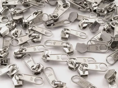Obrázek produktu pro Jezdec bez aretace pro zip spirálový, nekonečný zip 3mm, stříbrný / 1 m