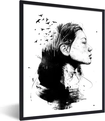 Produktbild von MuchoWow® Gerahmtes Poster Frau - Vögel - Schwarz und weiß 60x80 cm - Poster mit Schwarzem Bilderrahmen Wandposter Rahmen Foto Bilder - Premium - Wanddeko Wohnzimmer
