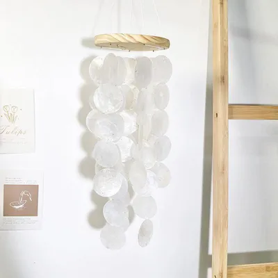 Image de Mobile décoratif "Windspiel" en forme de coquillage, attrape-rêves, en perle, dimensions 60x40x13 cm, couleur blanche
