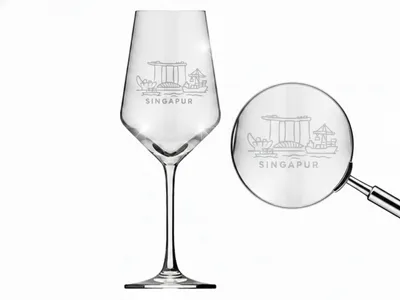 Produktbild von Valhalla Weinglas Singapur Gravur 350ml spülmaschinenfest