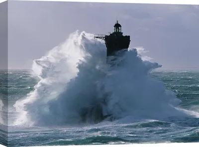 Image de Photographie Phare dans la tempête - Tableau toile - Jean Guichard, Phare du Four lors d'une tempête - 80x60 cm