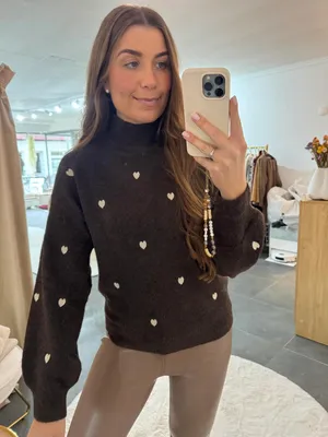 Produktbild von Pullover mit Herzen Damen "Elli" Dunkelbraun, Damenpullover, Stehkragen, leicht oversize, für Frauen Pullover, Sweatshirt für Damen, Winterpullover
