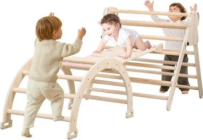 Produktbild von Kinderklettergerüst aus Holz mit Kletterwand, Rutschbahn und Kletterbogen