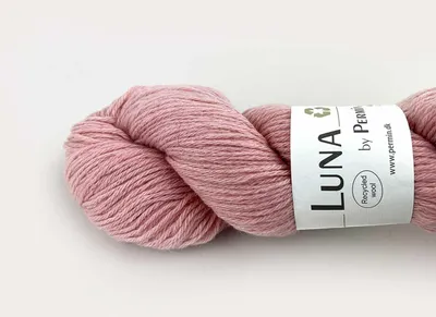 Zdjęcie produktu dla Luna firmy Permin – 100% wełna pochodząca z recyklingu (bez mulesingu i certyfikatem Oeko-Tex) (12, kolor: róż "infernal")