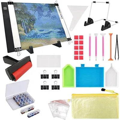 Produktbild von 133PCS Diamond Painting A4 LED-Lichtpad-Kit - Diamond Art Light Board mit 5D-Malwerkzeugen,abnehmbarem Ständer und Rolle