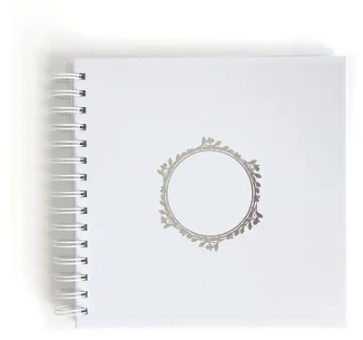 Produktbild von Kraftkarton Album mit Silberfolie Kranzmotiv, Weiß, 20,5 x 20,5 cm, 40 Blatt
